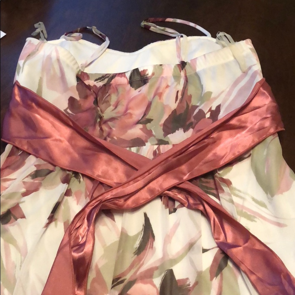Dress - Picture 5 of 6